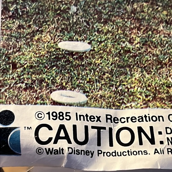 NEW! VINTAGE 1985 MICKEY & MINNIE MOUSE INFLATABLE 3 - EQUAL RING SWIMMING POOL - Picture 3 of 9